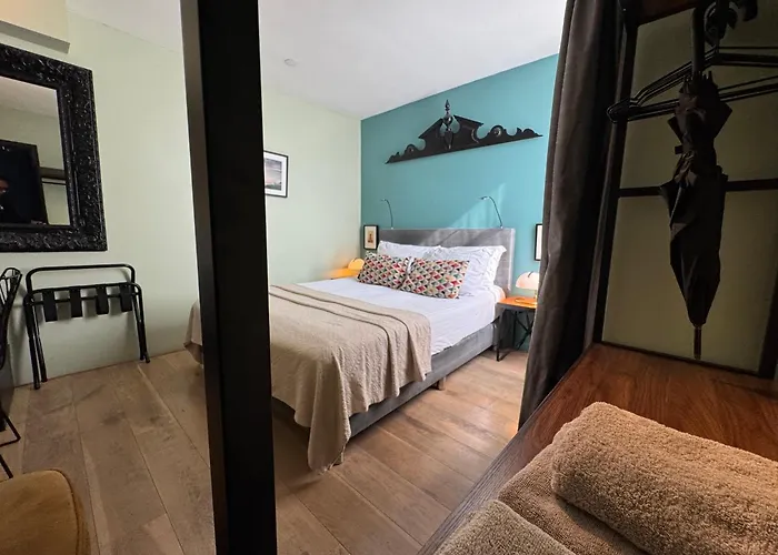 Decor Jordaan House לינה וארוחת בוקר 3*