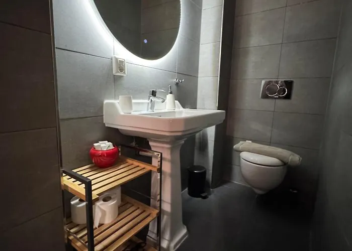 לינה וארוחת בוקר Decor Jordaan House 3*