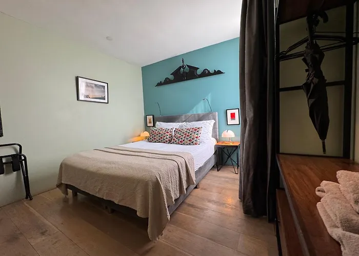 Decor Jordaan House לינה וארוחת בוקר 3*